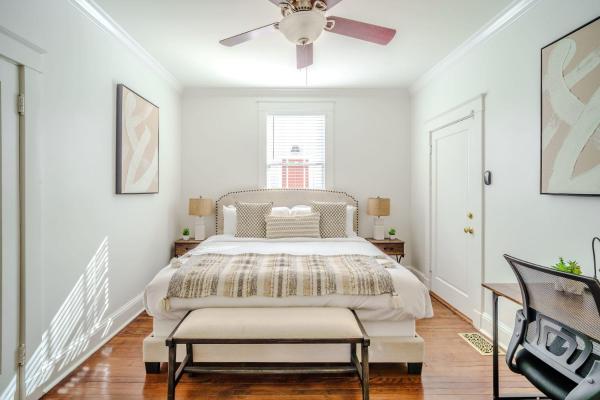 Фотография 8: Chic & Central - Renovated Gem with Gated Parking