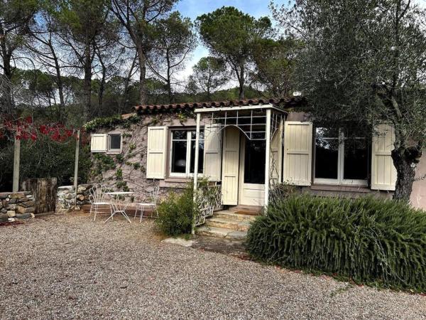 A la foto es mostra l'objecte La casita de los olivos situat a la ciutat de Montnegre.