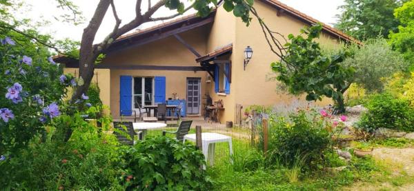 La photo montre l'objet La maison de Noé situé dans la ville de Hostun.