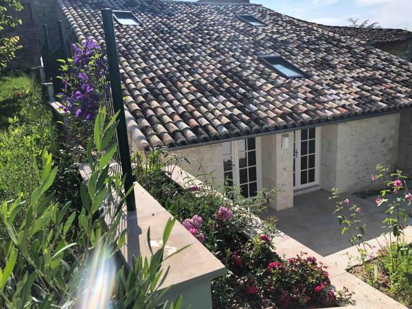 A la foto es mostra l'objecte Newly converted barn, magnificent vues, garden and pool situat a la ciutat de Lauzerte.