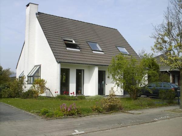 På bilden syns Huis met 4 slaapkamers tussen Antwerpen en Brussel som ligger i staden Schelle.