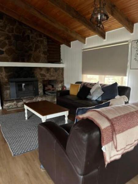 På billedet ses objektet Rustic Retreat: The Lodge Lurg Sanctuary beliggende i byen Swanpool.
