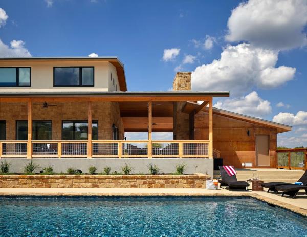 Na fotografii je vidět objekt Large Luxury Blanco Riverfront Home With Pool nacházející se ve městě Pleasant Valley Crossing.