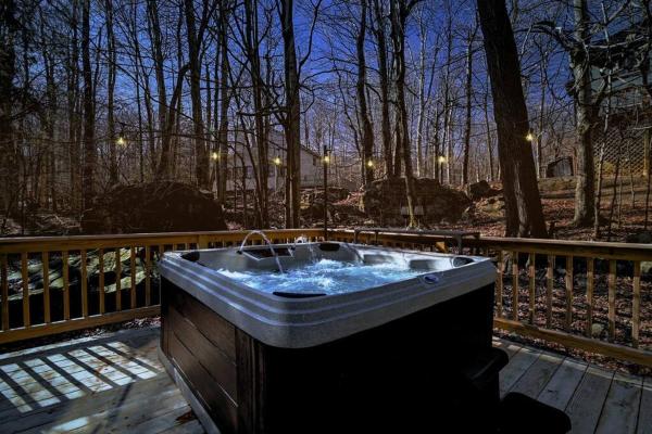 Fotografie 4: 3BR, Lakeview, Hot Tub, Nintendo Switch - Deer Haven Poconos Retreat