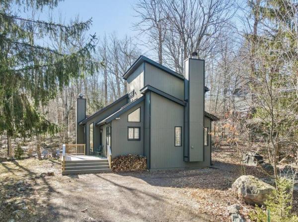 Fotografie 6: 3BR, Lakeview, Hot Tub, Nintendo Switch - Deer Haven Poconos Retreat