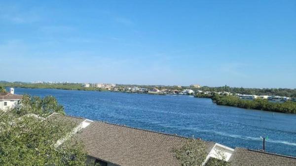 A la foto es mostra l'objecte 1255-506 Luxuriously Updated with Bay VIews situat a la ciutat de Sarasota.