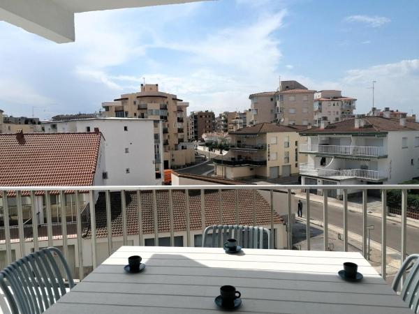 A la foto es mostra l'objecte Apartamento en Segunda Línea de Playa con Terraza, WIFI y Parking en Santa Margarita - ES-258-120 situat a la ciutat de Roses.