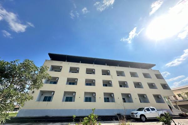 写真にはBan Tha Kup市にあるTara Apartmentが写っています。