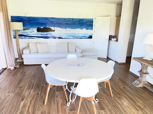Foto 4: LIKE at HOME n 11 Poolside Paradise Patio