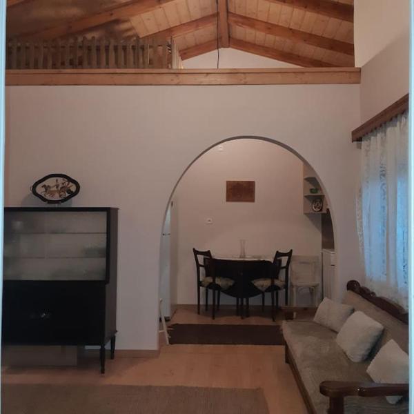 På billedet ses objektet Mylos House beliggende i byen Dhoumená.