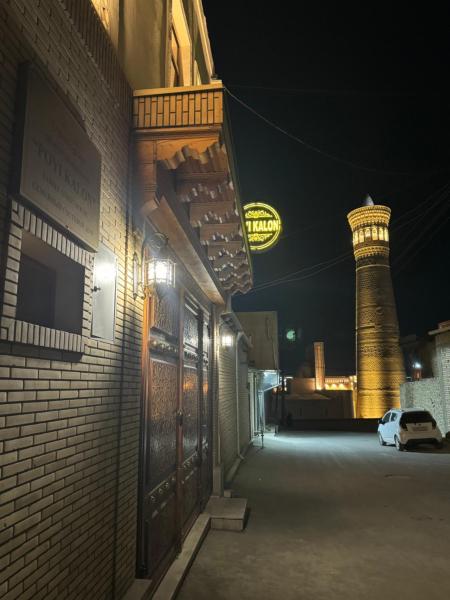 Na fotografii je vidět objekt Hotel POYI KALON terrace حلال nacházející se ve městě Buchara.