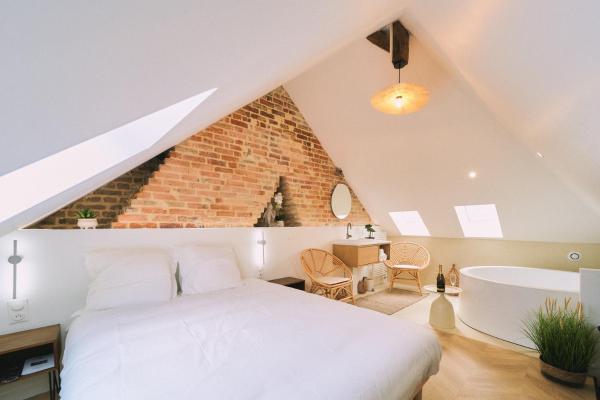 A la foto es mostra l'objecte Elégante maison amiénoise - proche gare, home-cinéma, 3 chambres doubles, 1 chambre familiale avec jacuzzi privatif - La Maison Des Petits Sablon situat a la ciutat de Amiens.