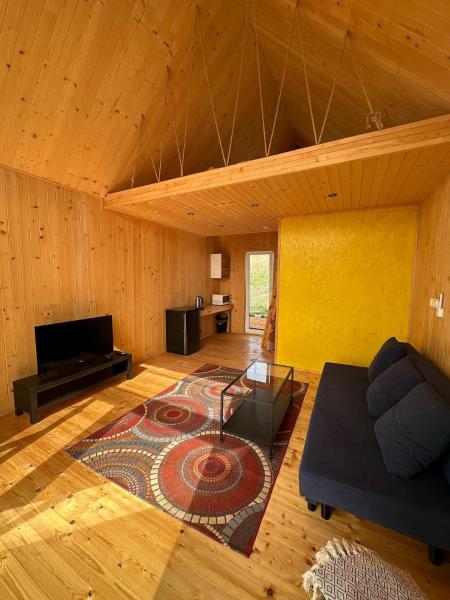 Na zdjęciu widoczny jest obiekt Sunny Houses domki rekreacyjne położony w mieście Sobótka.