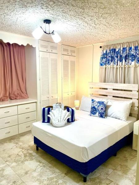 Steps 2 Beach - 5 Bedroom 3 Bathroom Villa - Barbados