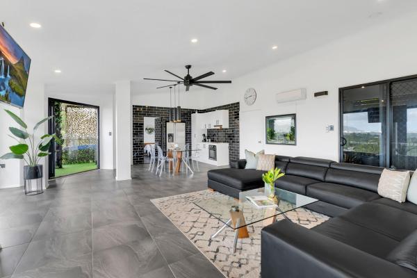 The photo shows the Sky High - Peaceful Jacuzzi Panorama located in the city of Edmonton.