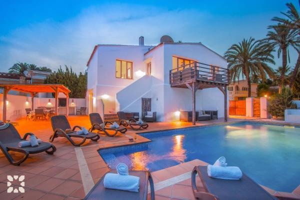 A la foto es mostra l'objecte Villa Yelir by Abahana Villas situat a la ciutat de Calp.