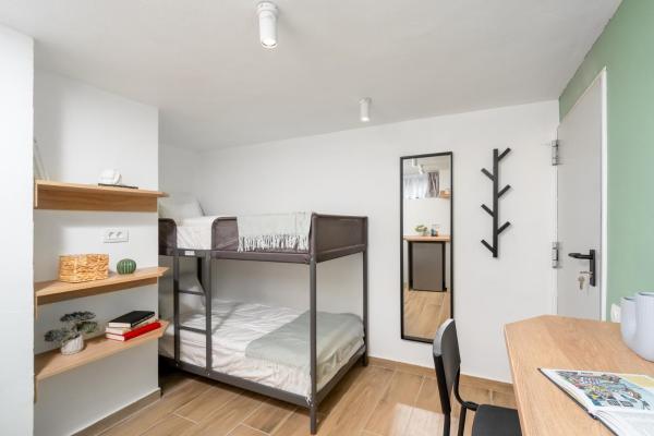 A la foto es mostra l'objecte Central new 12 sqm room situat a la ciutat de Bucarest.