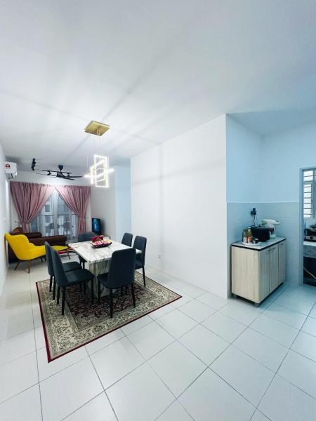 Cozy 3 Rooms , KLCC view , 100 mbps WIFI , Netflix by Noon's Homestay, Kuala Lumpur
