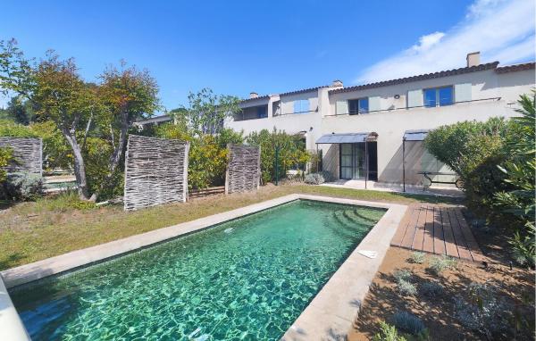 A la foto es mostra l'objecte Stunning Home In Saint-Laurent-De-La-Ca situat a la ciutat de Albas.