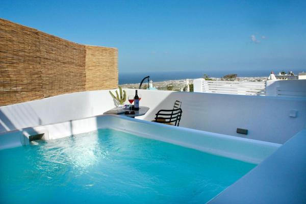 A la foto es mostra l'objecte The Wine Cellar House by A Terre Cave Villas situat a la ciutat de Fira.