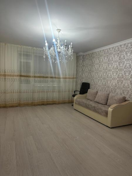 Na fotografii je vidět objekt 3х комнатная квартира в жк ТАМЫЗ nacházející se ve městě Kuprinka.