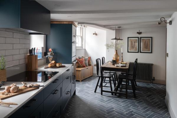 Kittiwake Cottage - Charming Harbour-side Cottage, Luxury Interiors - Cornwall