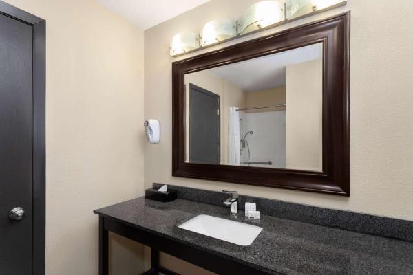 A la foto es mostra l'objecte Baymont by Wyndham Copley Akron situat a la ciutat de Bath.