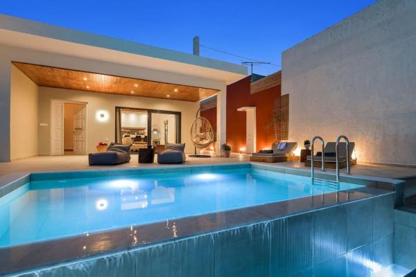 A la foto es mostra l'objecte L'Maya Luxury Villa private pool, 2 Master BD, BBQ situat a la ciutat de Kamárai.