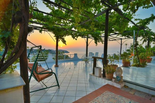 A la foto es mostra l'objecte B&B Giardini di Iside e Osiride situat a la ciutat de Ischia.