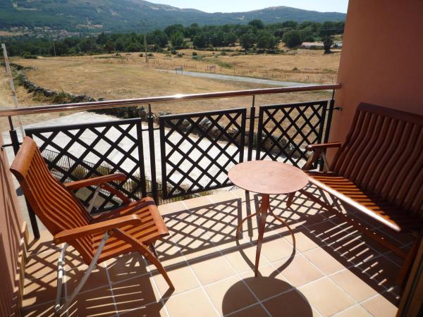 Na fotografii je vidět objekt Apartamentos La Covatilla nacházející se ve městě San Bartolomé de Béjar.