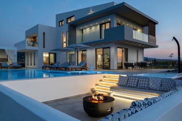 På billedet ses objektet Exclusive Crete Villa 4 Bedrooms Villa Blue Lavish Interiors Infinity Pool Incredible Sea Views Terrace With Bbq Gym Rethymno beliggende i byen Ádhele.