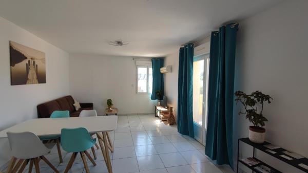 Kuvassa näkyy kohde Appartement cosy, joka sijaitsee kaupungissa Uchaud.