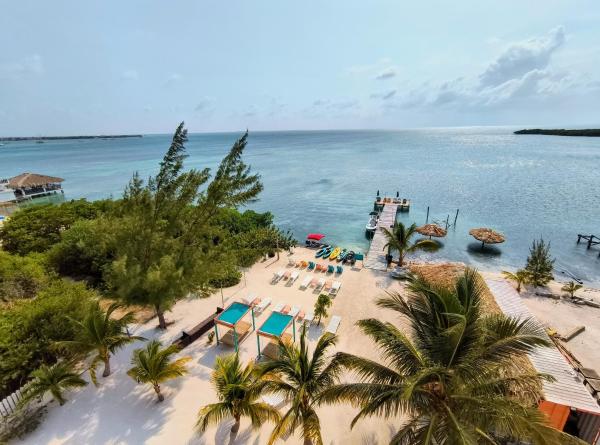 Bay Towers, Caye Caulker