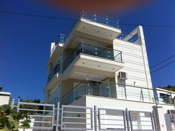 A la foto es mostra l'objecte Beautiful lux Villa Ilias Salamina situat a la ciutat de Salamís.