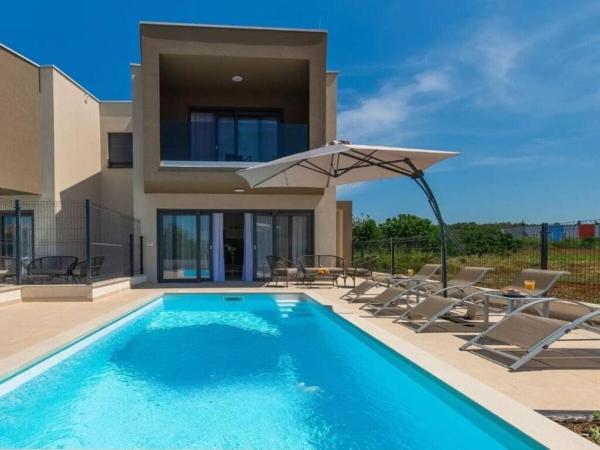 A la foto es mostra l'objecte Esmeralda II Comfortable holiday residence situat a la ciutat de Antenal.