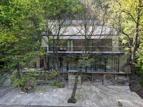 На фото показан объект Villa Luxury Medjuvrsje, расположенный в городе Kućići.