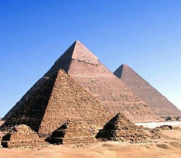 Nella foto è visibile l'oggetto الهرم جيزة situato nella città di Il Cairo.