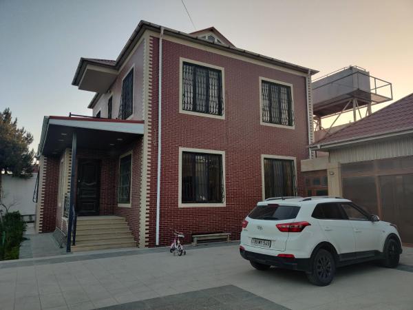 På billedet ses objektet Baku Red Villa beliggende i byen Zabrat.