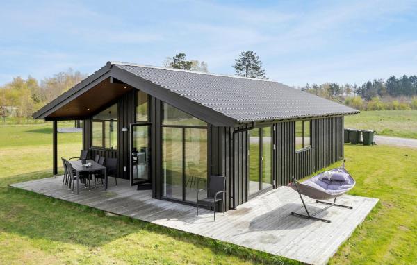 På billedet ses objektet 3 Bedroom Beautiful Home In Grenaa beliggende i byen Brøndstrup.