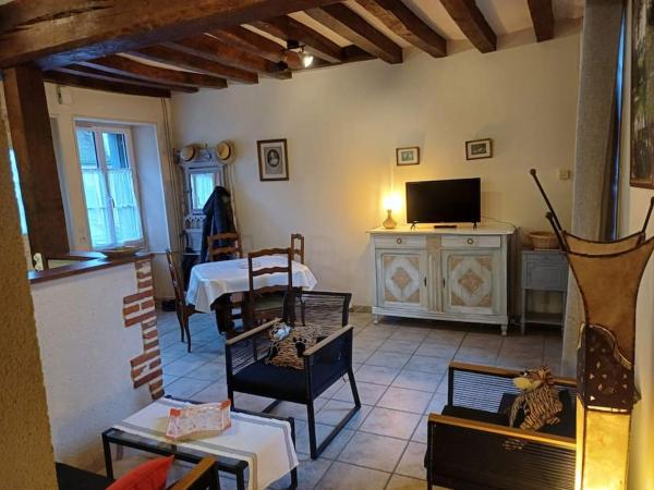 Na zdjęciu widoczny jest obiekt Maison pittoresque avec jardinet położony w mieście Corbon.