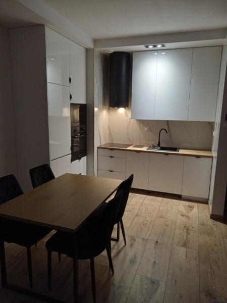 Na zdjęciu widoczny jest obiekt Apartament Tykocin położony w mieście Żuki.