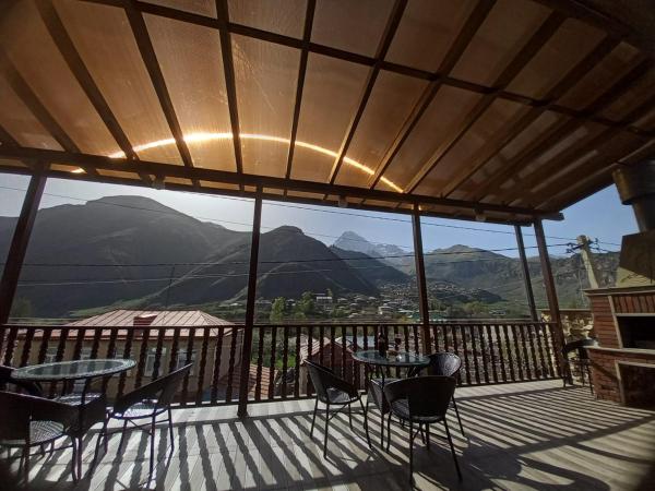 A la foto es mostra l'objecte Come & Rest situat a la ciutat de Kazbegi.