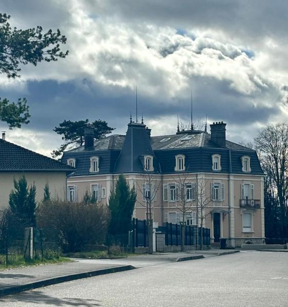 På billedet ses objektet Océane 100m2 dans demeure Bourgeoise beliggende i byen Beaucourt.