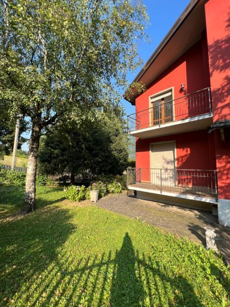 På bildet vises objektet Casa Rossa al Lago - Apto grande primo piano som ligger i byen Bianzano.