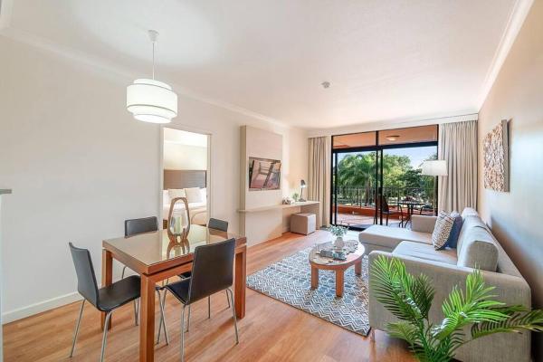 Na zdjęciu widoczny jest obiekt 'Harbour Highlight' Poolside Living on Esplanade położony w mieście Darwin.