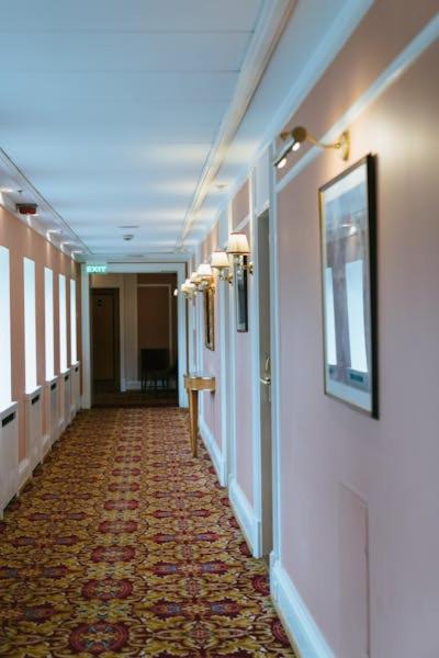 På bilden syns objektet Hotel Residency som ligger i staden Kharar.