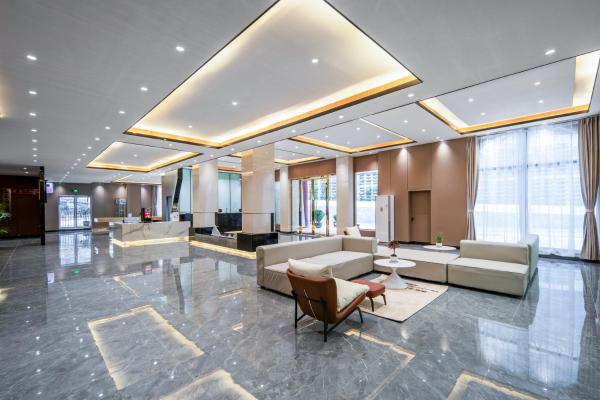 照片显示了位于Jiuzhaigou市的九寨沟九寨之旅大酒店物件。