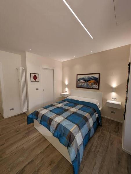 På billedet ses objektet Casa Dante beliggende i byen Cuneo.