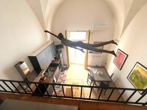 A la foto es mostra l'objecte La Nuotatrice situat a la ciutat de Lecce.