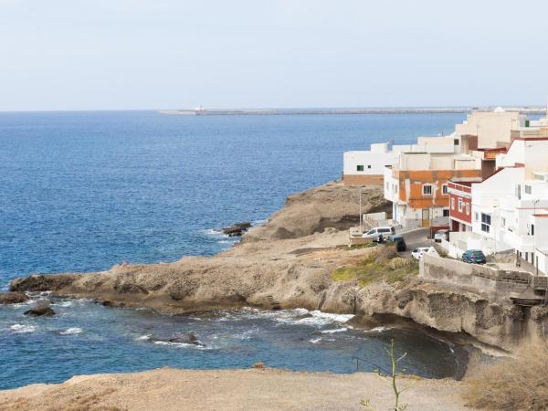 A la foto es mostra l'objecte EK Brisa Del Mar Caleta Arico situat a la ciutat de Arico.